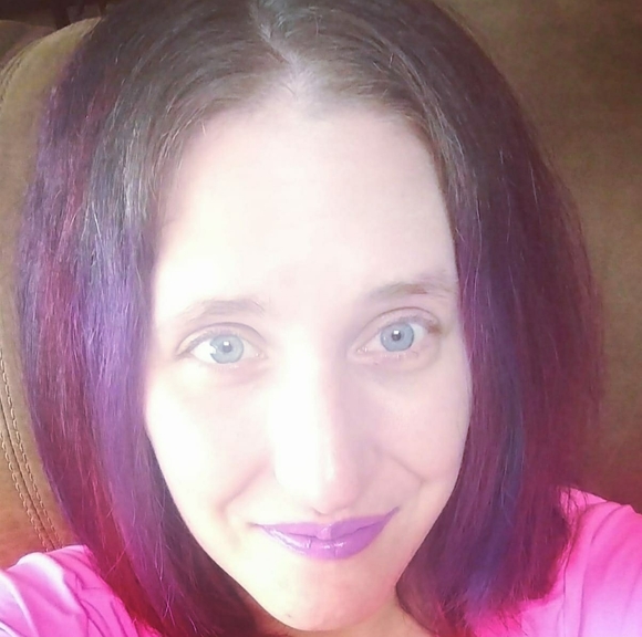 Meet your Posher, Laura - Picture 2 of 2